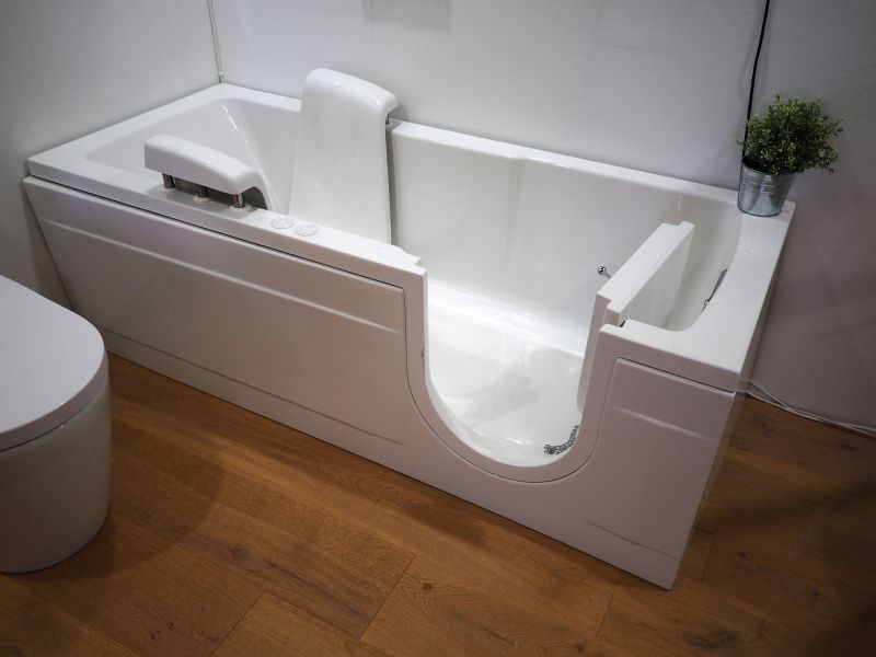 Compact Japanese Soaking Tub